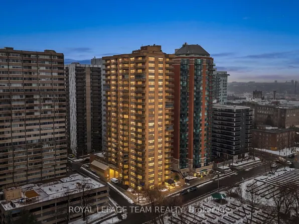 556 Laurier Ave W #1207, Ottawa, ON K1R 7X2