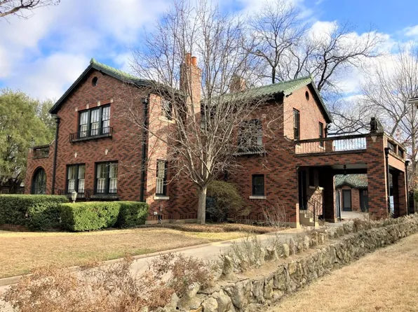 2127 Pembroke Dr, Fort Worth, TX 76110