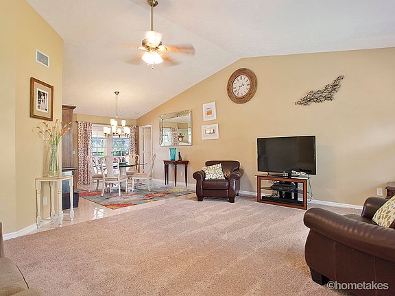 4th image of 1901 NE Crabtree Ln