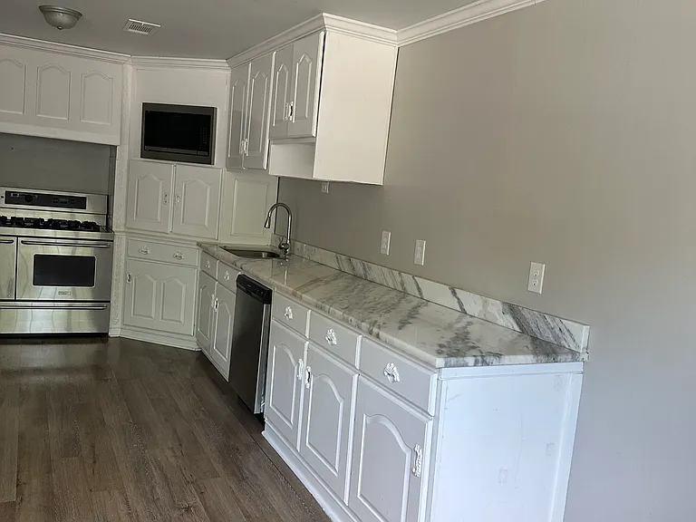 1091 Cherokee St — Photo 15