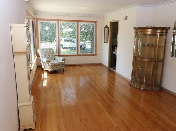 3rd image of 5753 N Nina Ave