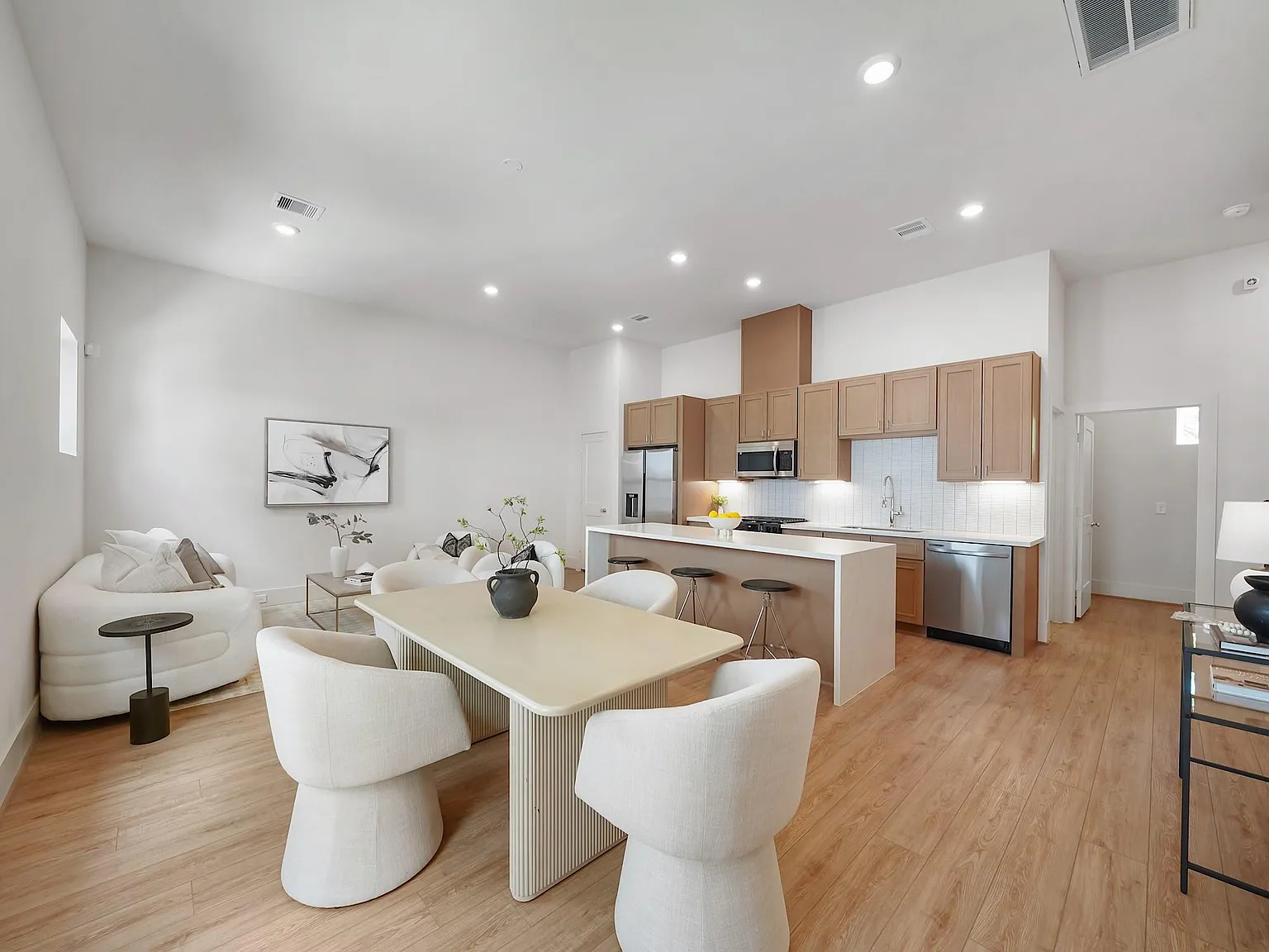 3 bed, 3.5 bath, 1798 sqft, $2,250 — Photo 2