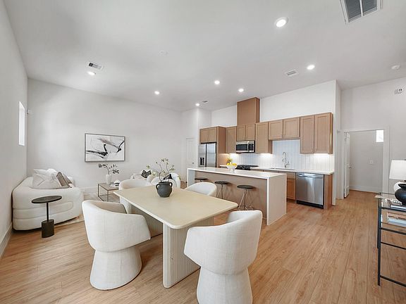 2nd image of 861 Rachel St #C