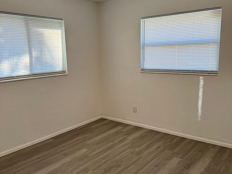 3560 Beach Dr SE — Photo 12