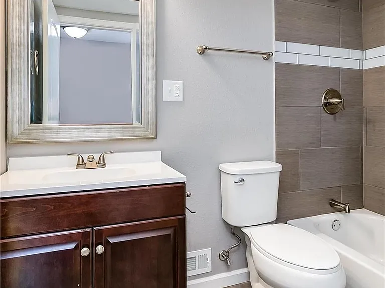 412 N Aurora St — Photo 20