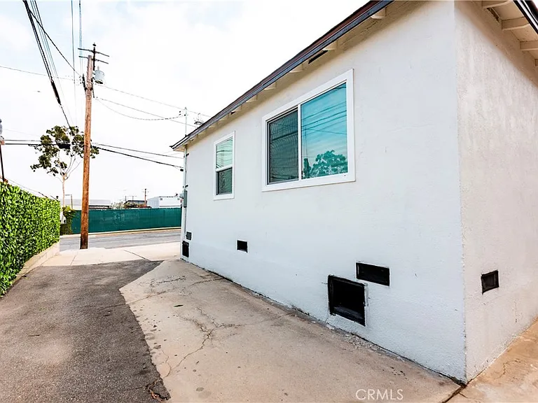 780 E Walton St — Photo 26