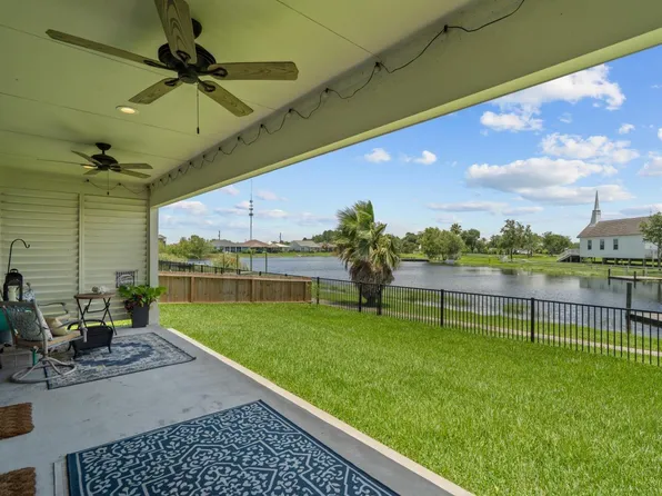 639 29th St, San Leon, TX 77539