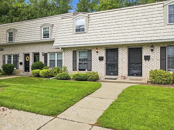 2nd image of 7 Corey Colonial