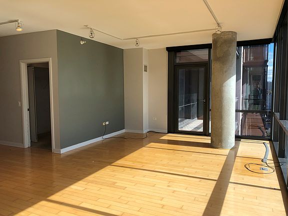 3rd image of 860 W Blackhawk St Unit 1001