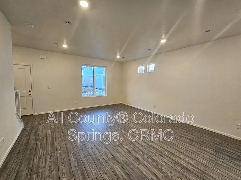 3 bed, 2.5 bath, 1448 sqft, $2,250 — Photo 3
