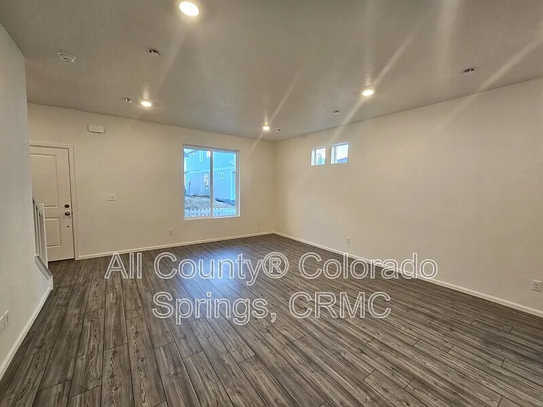 9256 Lytle Grv — Photo 3