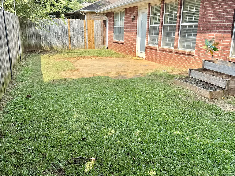 222 Willowbrook Ln — Photo 2