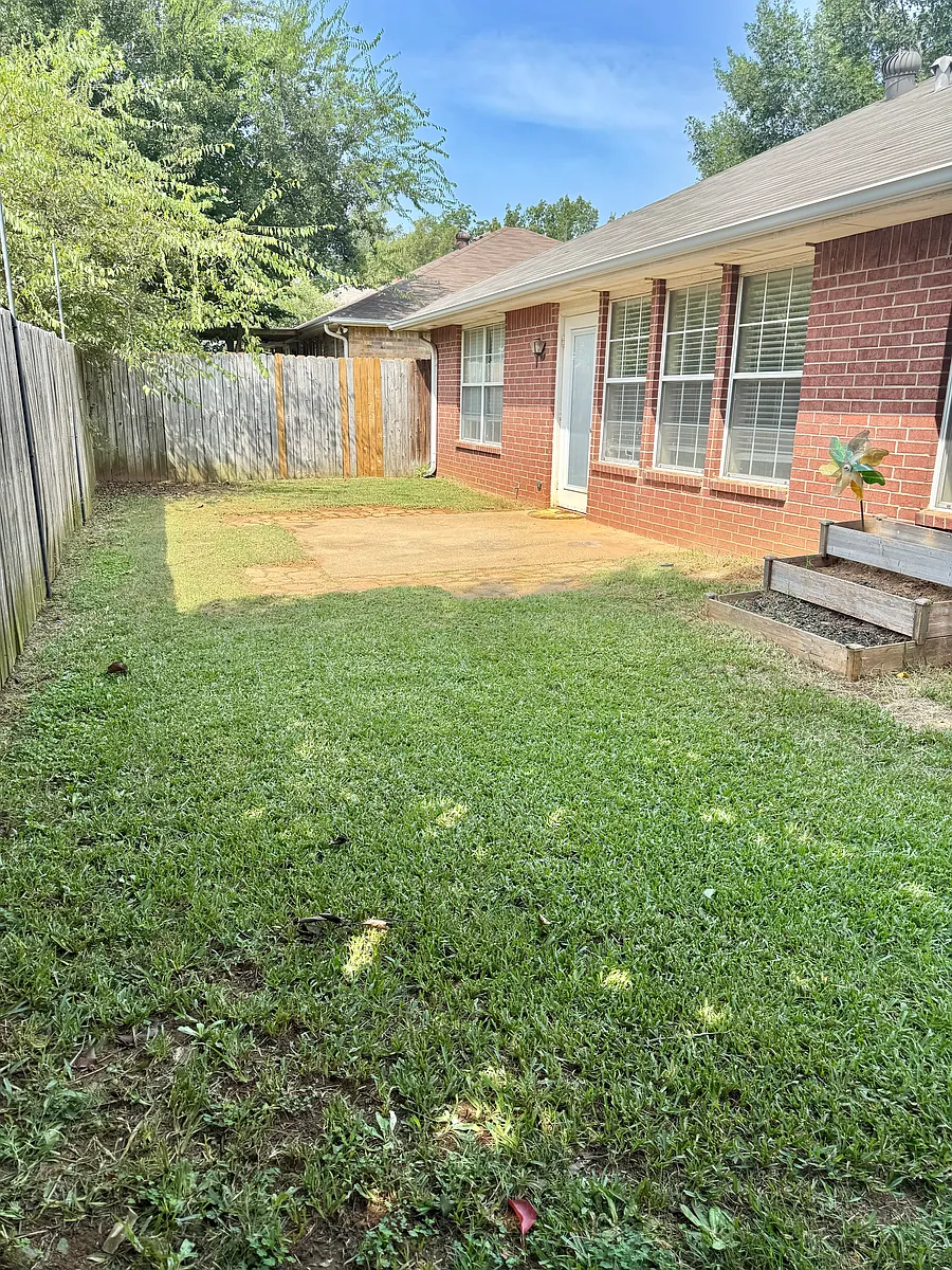 Building Photo - 222 Willowbrook Ln