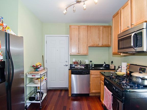 4th image of 2321 N Oak Park Ave