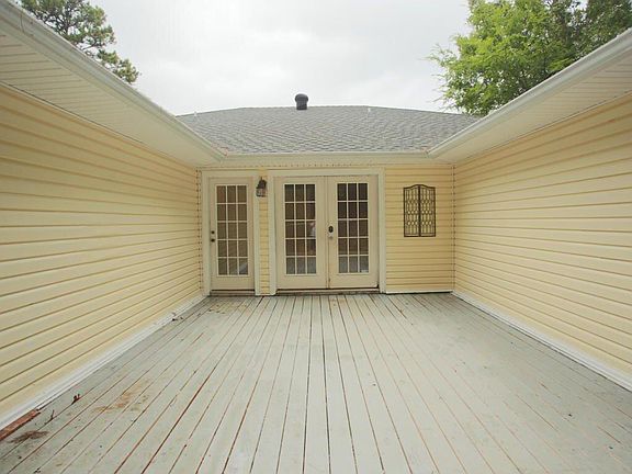 3rd image of 17 Live Oak Ln