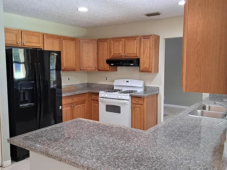 5934 Deerfield Pl — Photo 2