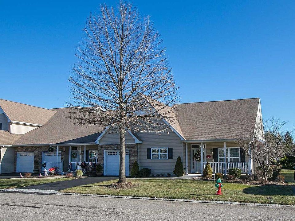 1st image of 122 Pond Cir