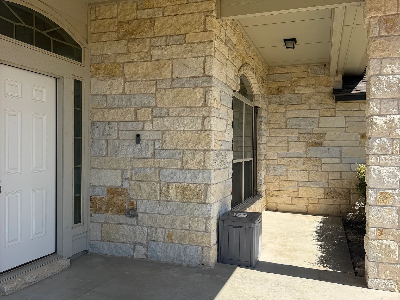 3 bed, 1910 sqft, $1,995 — Photo 3