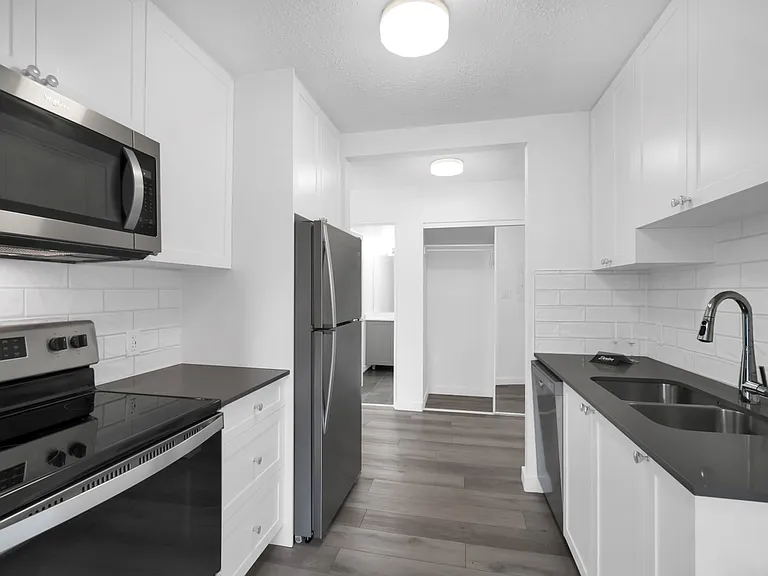 1010 McKenzie Ave #203 — Photo 10