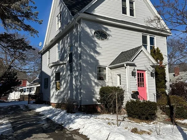 8 Ferdinand St, Worcester, MA 01603