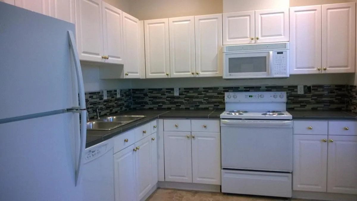 3 bed, 2.5 bath, 1400 sqft, $3,400 — Photo 3