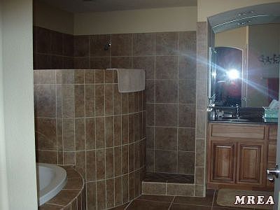 Master Roman Shower all tiled