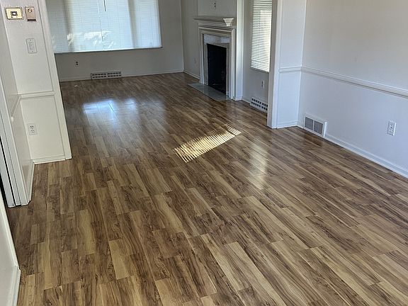 2nd image of 4445 W Sylvania Ave #D1