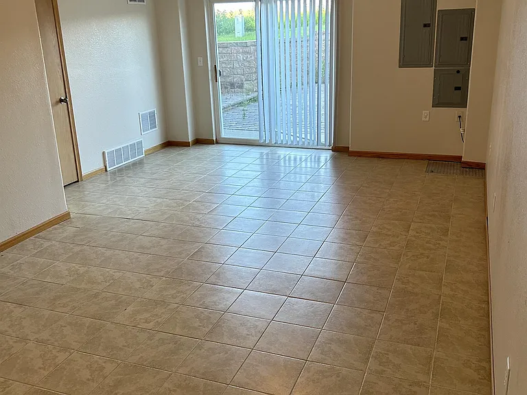 3240 E Capitol Ave — Photo 25