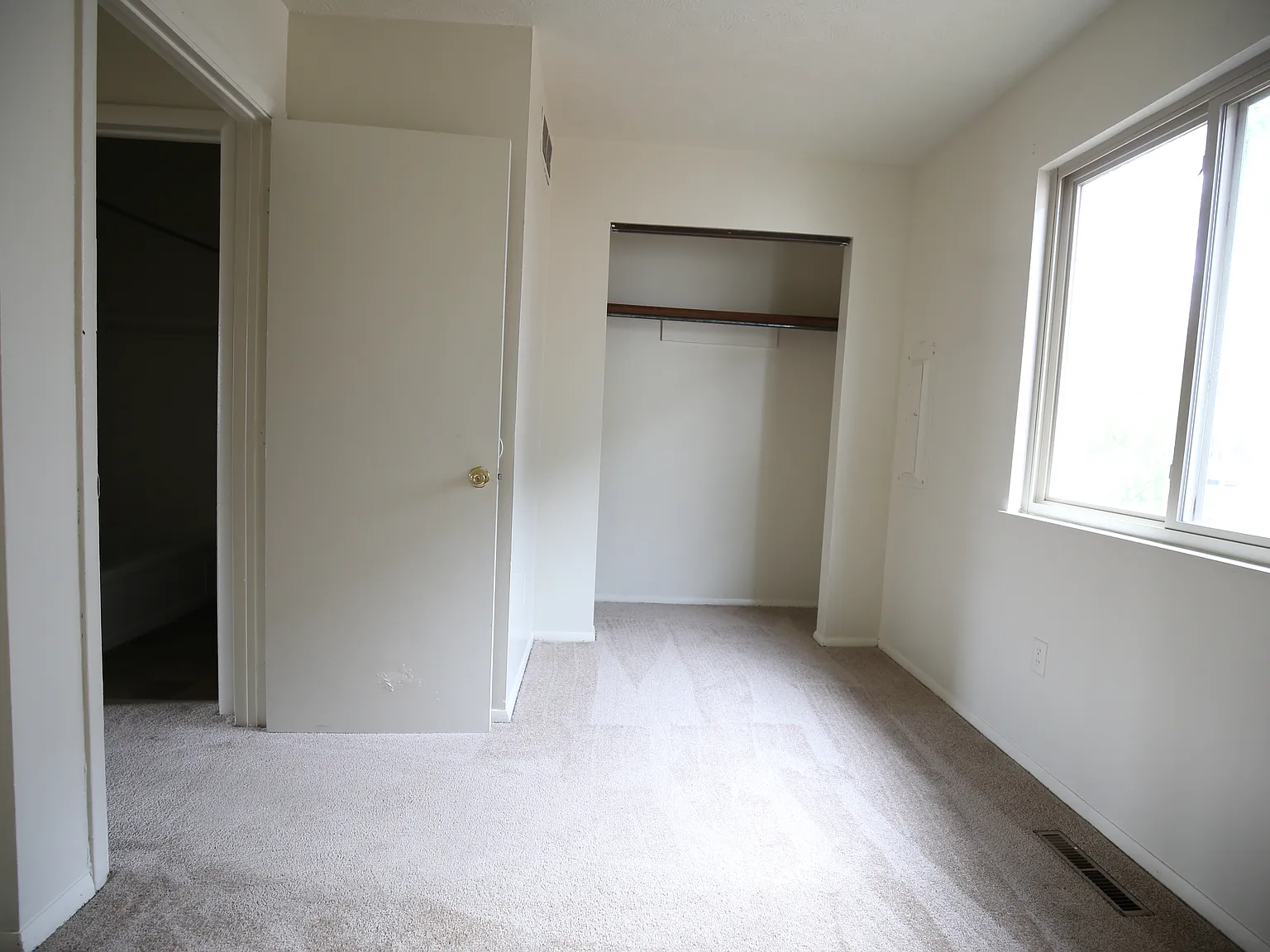 2 bed, $950 — Photo 4