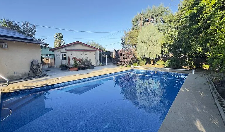 403 Lupin Ln — Photo 27
