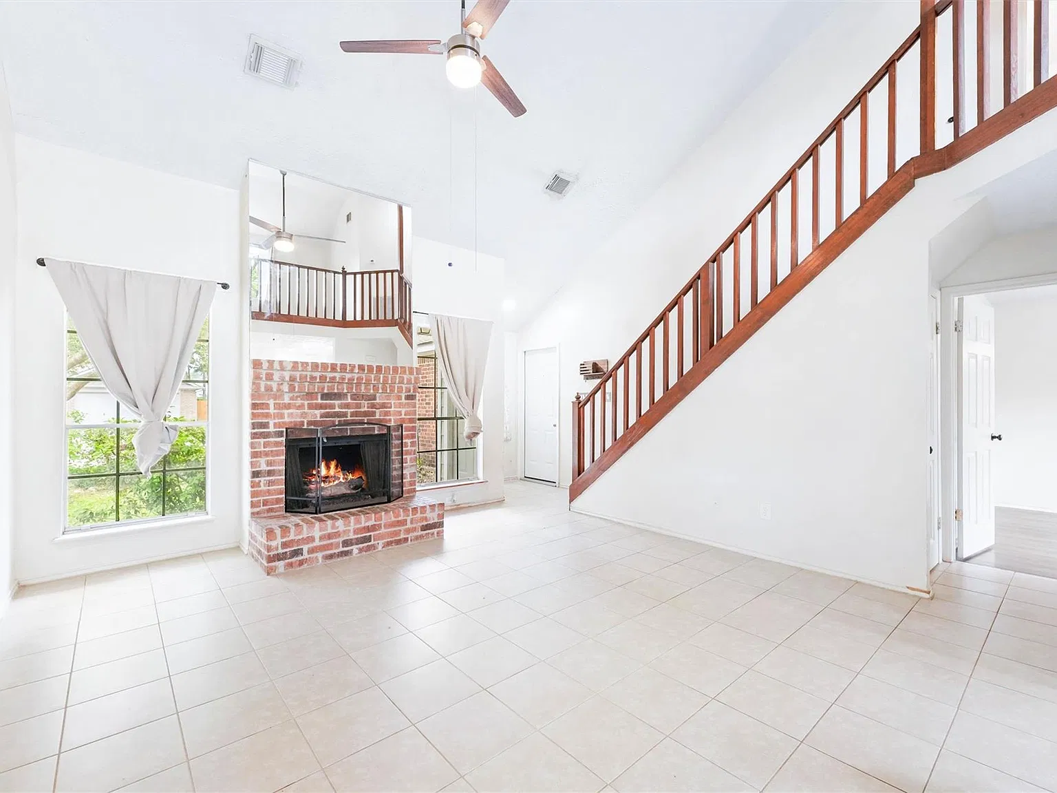3 bed, 2.0 bath, 1234 sqft, $1,750 — Photo 3