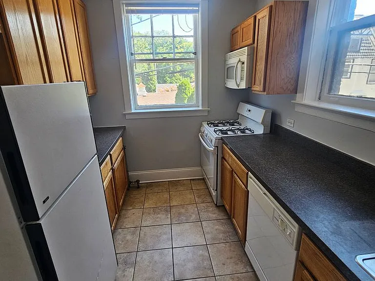 1509 Hinman Ave — Photo 6
