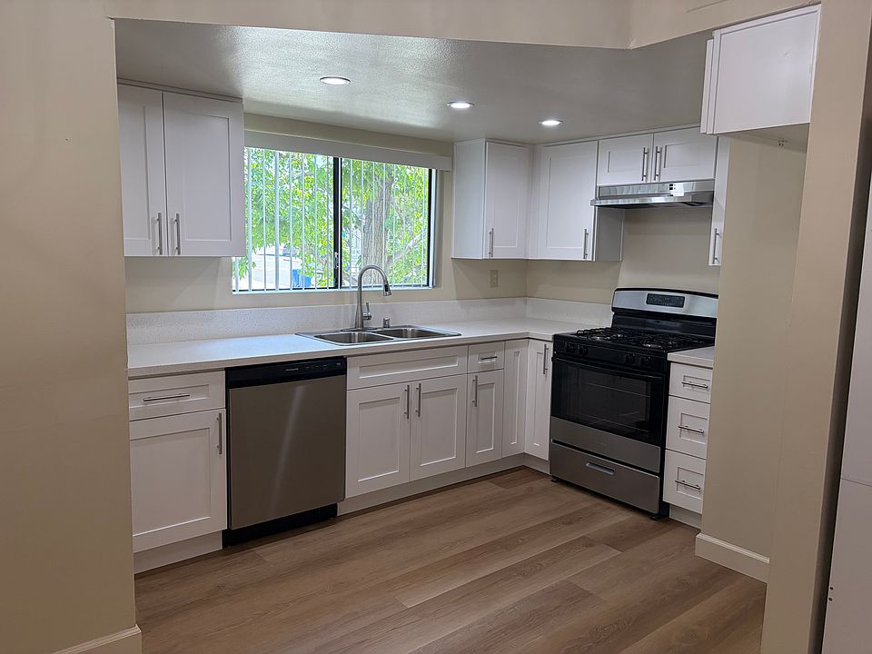 1st image of 605 Geneva St Unit 1