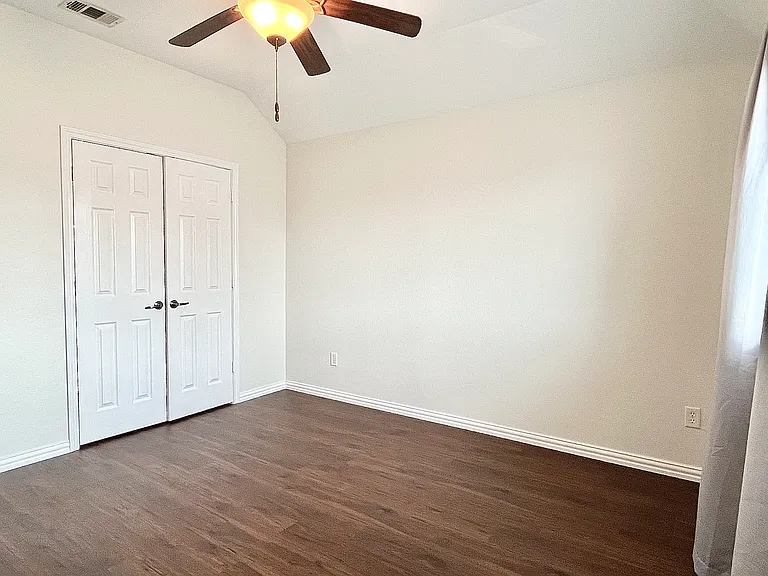2204 Paige Ct — Photo 36