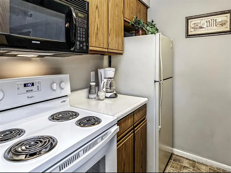 Fox Ridge Apartments — Photo 15
