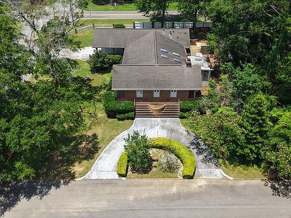 2nd image of 101 Boxwood Ct