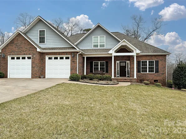 1467 Kensington Park Ct, Hickory, NC 28602