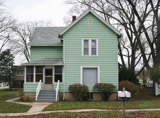 136 S 1st St, Elburn, IL 60119