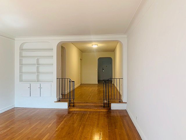 2nd image of 3240 Henry Hudson Pkwy E #2E