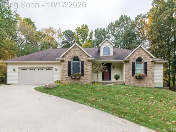 10315 Denton Creek Dr, Fenton, MI 48430