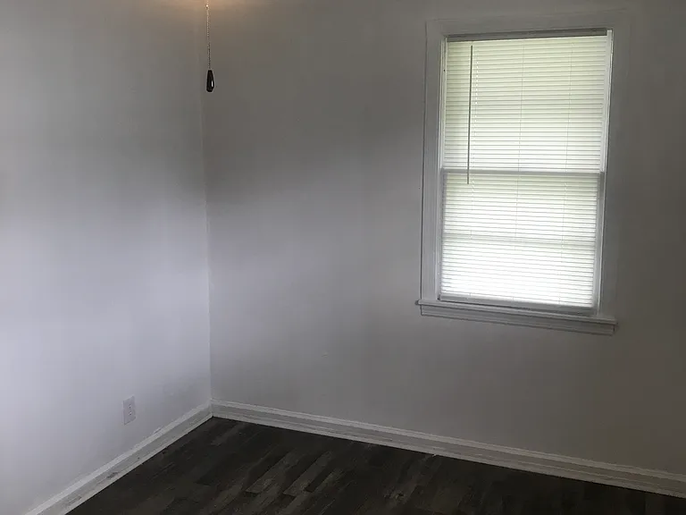 1221 Ferndale Ln — Photo 7