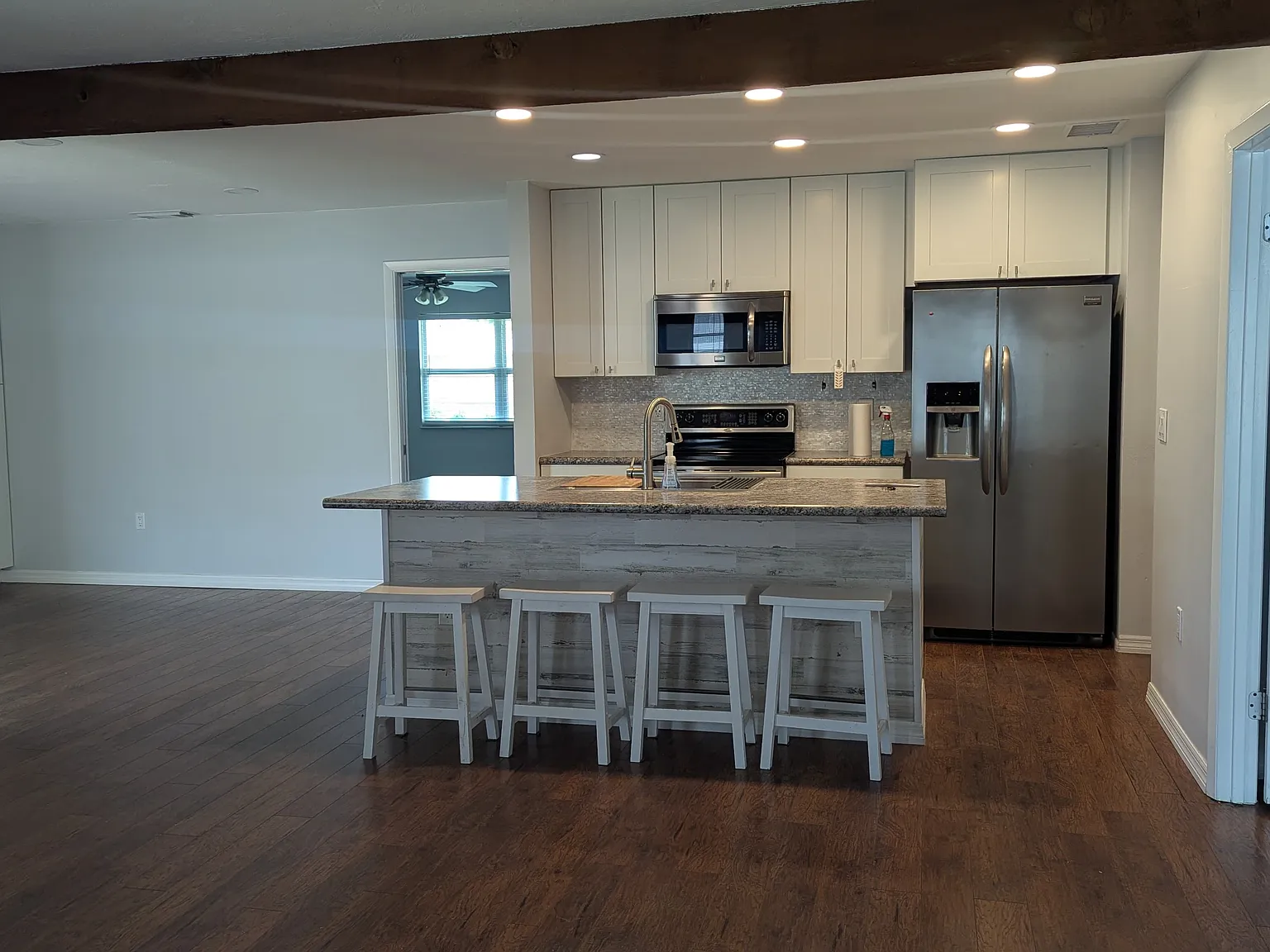 3 bed, 1764 sqft, $2,400 — Photo 3