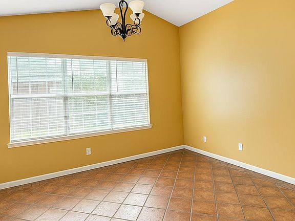 3rd image of 4470 Pilcher Rd