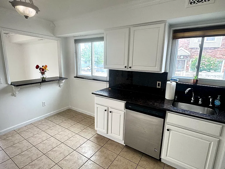 49 Country Dr W — Photo 12