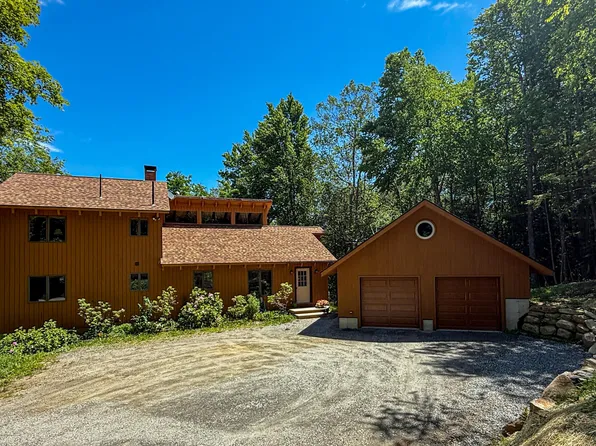 121 Hiawatha Hl, Becket, MA 01223