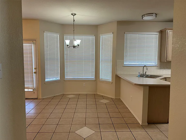 414 Darkwoods Dr — Photo 5