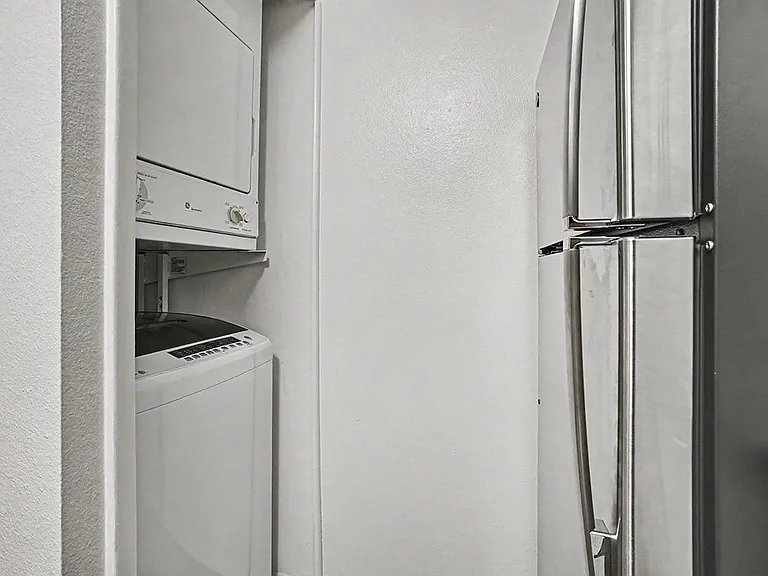 Emerald Park Apartments — Photo 9