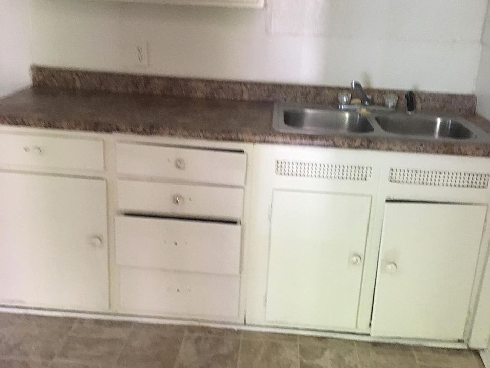 2nd image of 3312 James Ave