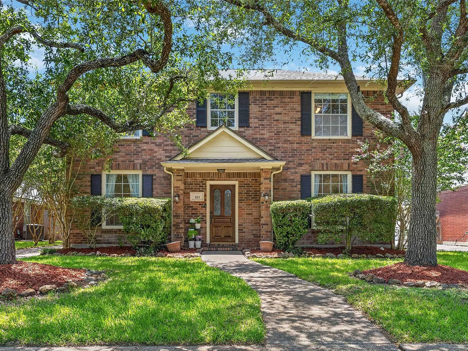 4 bed, 2.5 bath, 2578 sqft, $2,650 — Photo 1