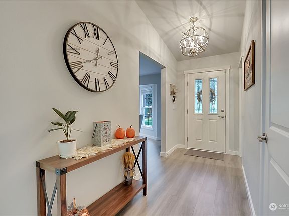 New LVP Flooring , Lighting, Paint & Trim.>